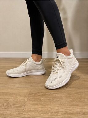 APL Women's TechLoom Trainer in Cream/White